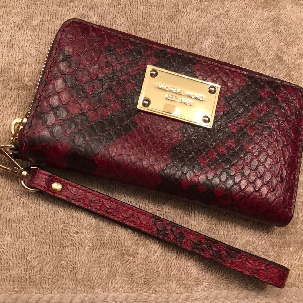 Michael Kors clutch wallet - - Picture 1 of 3